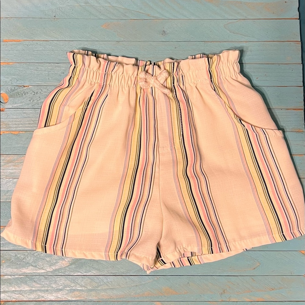 Pull on shorts. 4t.